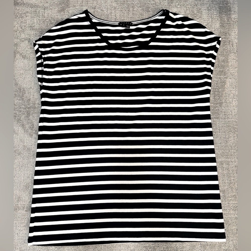 Theory black and white stripe tee size small